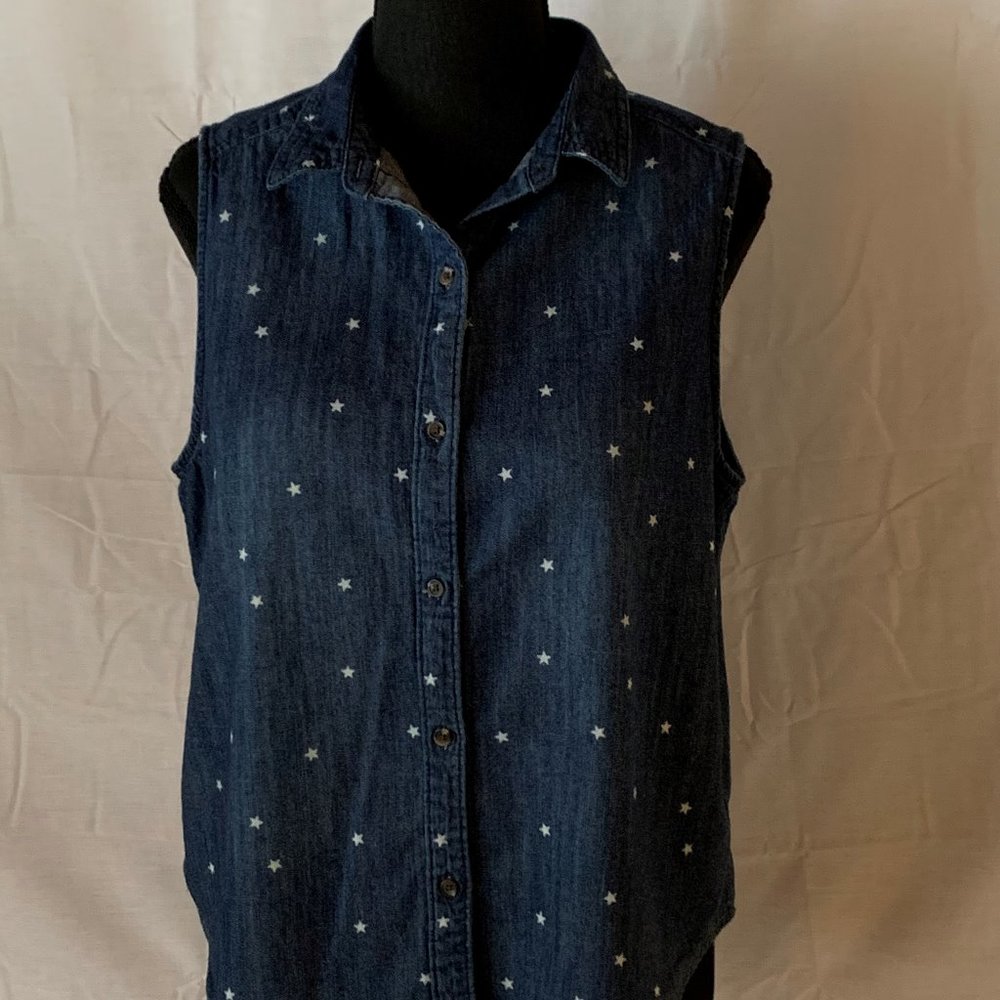 Universal Thread Women's Jean Blouse, size Medium